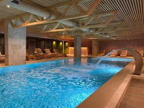 Indoor pool, seasonal outdoor pool, pool umbrellas, sun loungers - ETER Hotel (Golem)