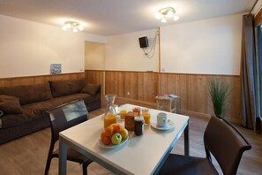 Dining - 50m from ski slopes, 1st floor, tv, ski locker, 21m², Serre Chevalier (Briançon)