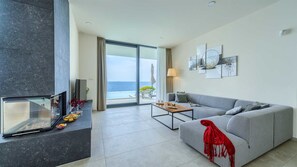 Télévision, cheminée