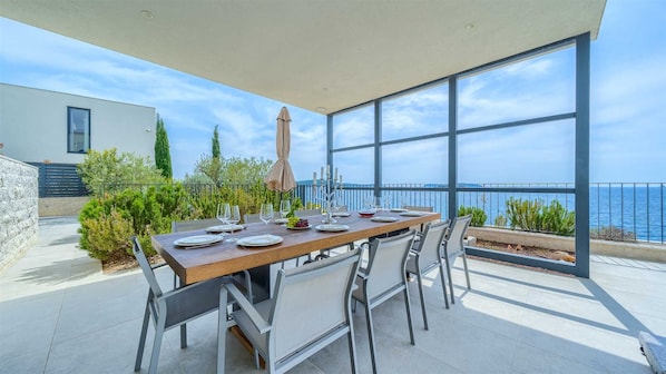 Outdoor dining