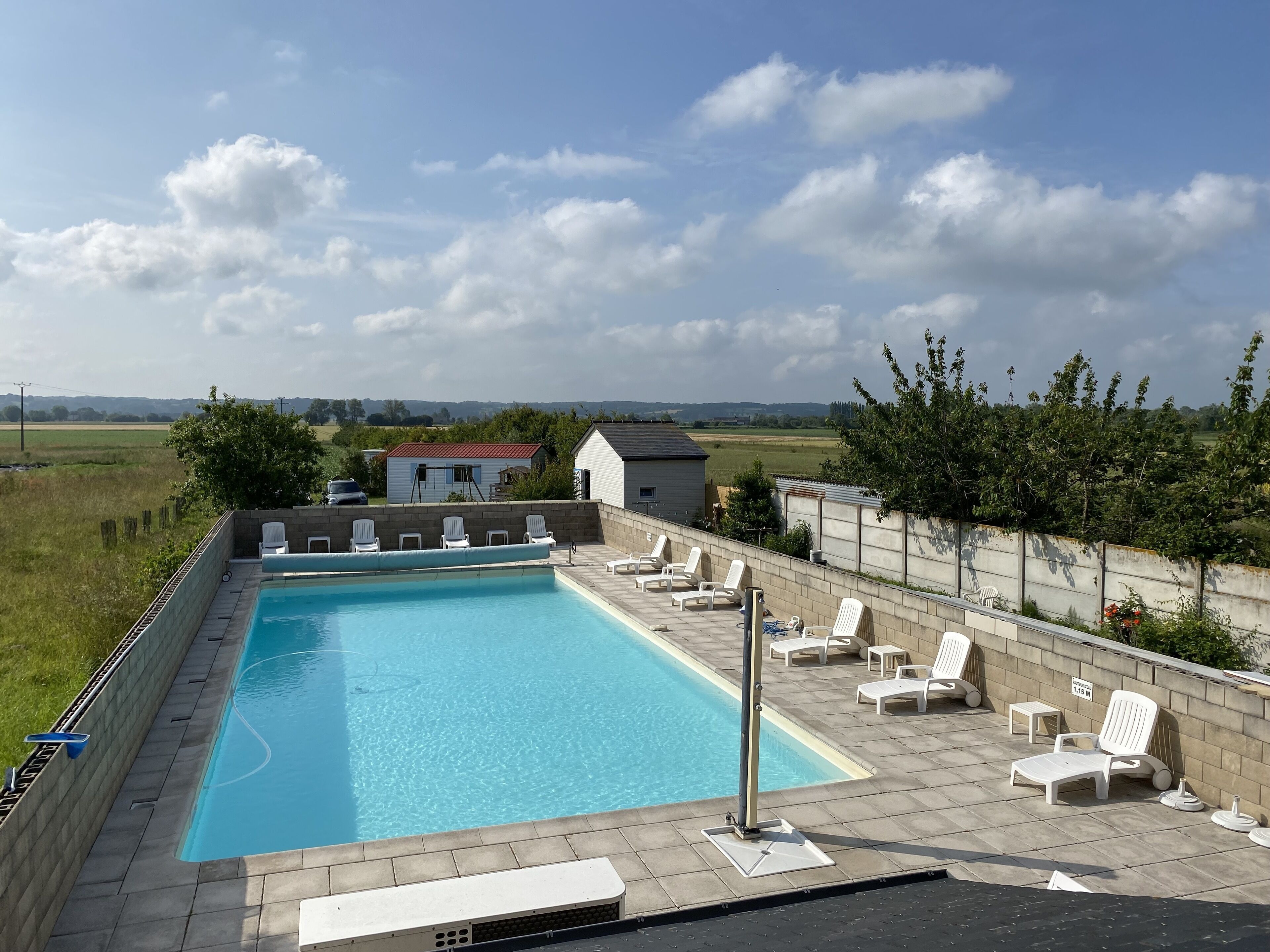 Kolam renang terbuka, kolam dipanaskan 