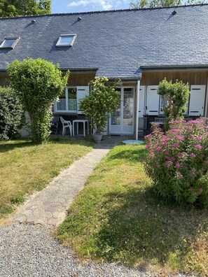 Family Cottage, Garden View (Ker Gaston) | Exterior