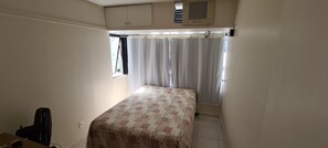 3 quartos, escrivaninha, ferros/tábuas de passar roupa