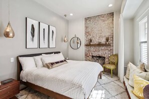 4 habitaciones, tabla de planchar con plancha, wifi y ropa de cama