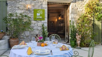 Casa Deluxe, baño privado, vista al jardín (Entière) | Restaurante