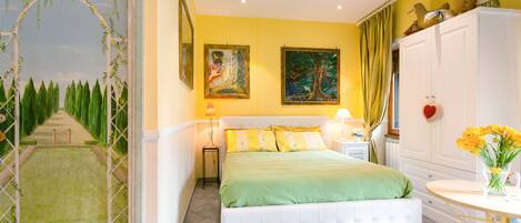 1 bedroom, in-room safe, iron/ironing board, free WiFi