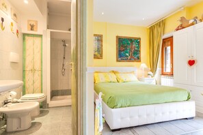 Dusche, Haartrockner, Bidet, Handtücher