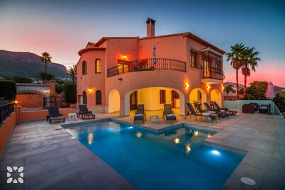 Villa AUSINA by Abahana Villas
