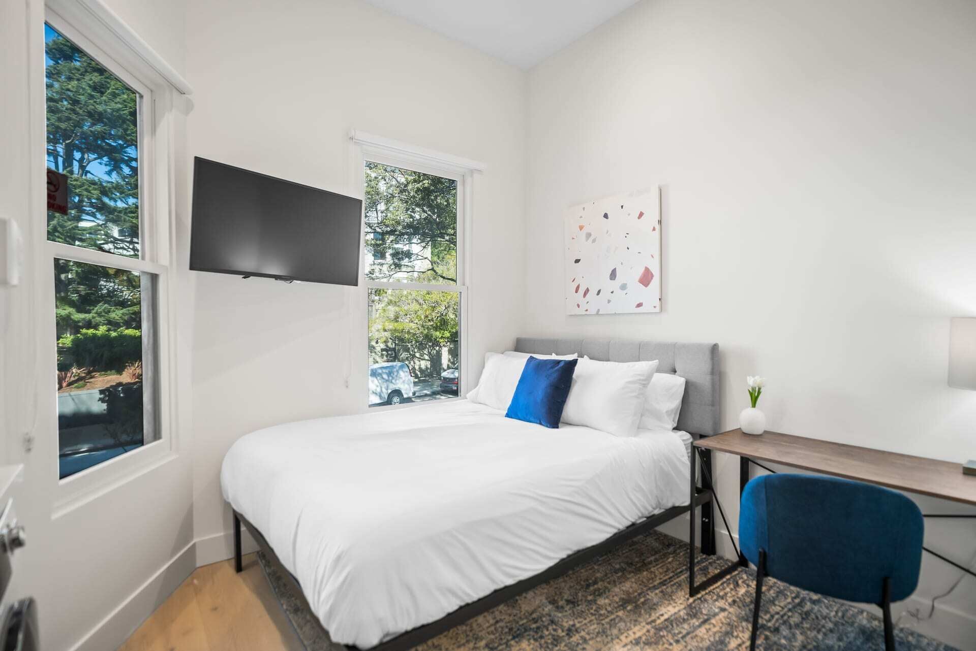 The Addison by Kasa | Light & Airy - Queen Studio | San Francisco