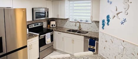 冷蔵庫、電子レンジ、コンロ、食器洗い機