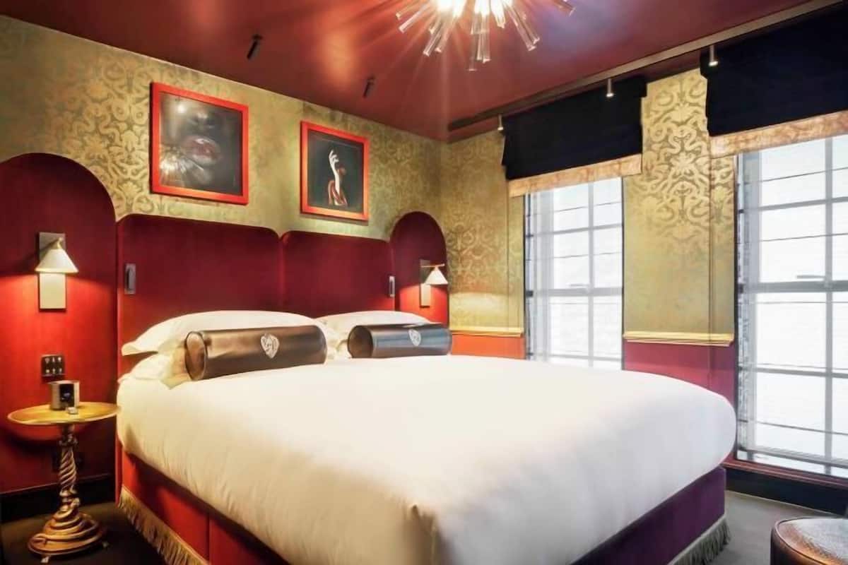 1 bedroom, Egyptian cotton sheets, premium bedding, Select Comfort beds