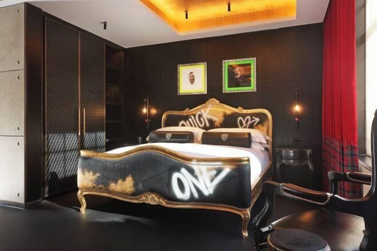 Egyptian cotton sheets, premium bedding, Select Comfort beds, minibar