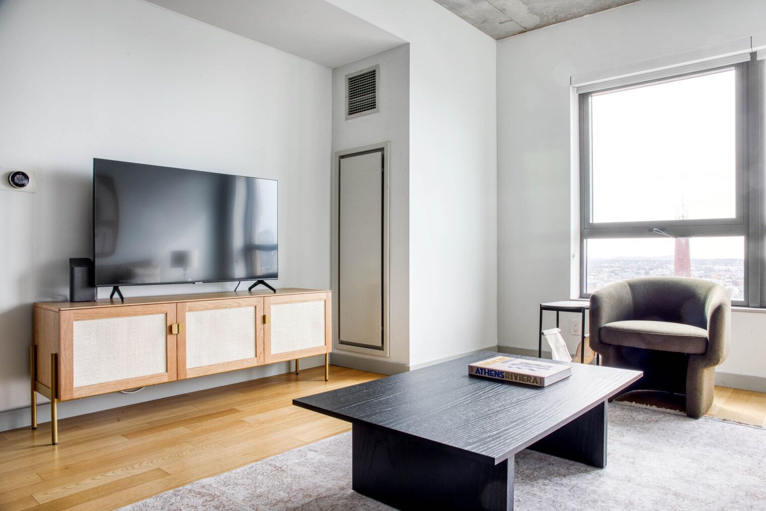 Luxury Fort Point 1BR w. W/D & Gym, by Blueground