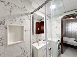 Baignoire, serviettes fournies