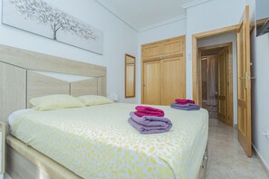 2 makuuhuonetta, silitysrauta/-lauta, ilmainen Wi-Fi, vuodevaatteet