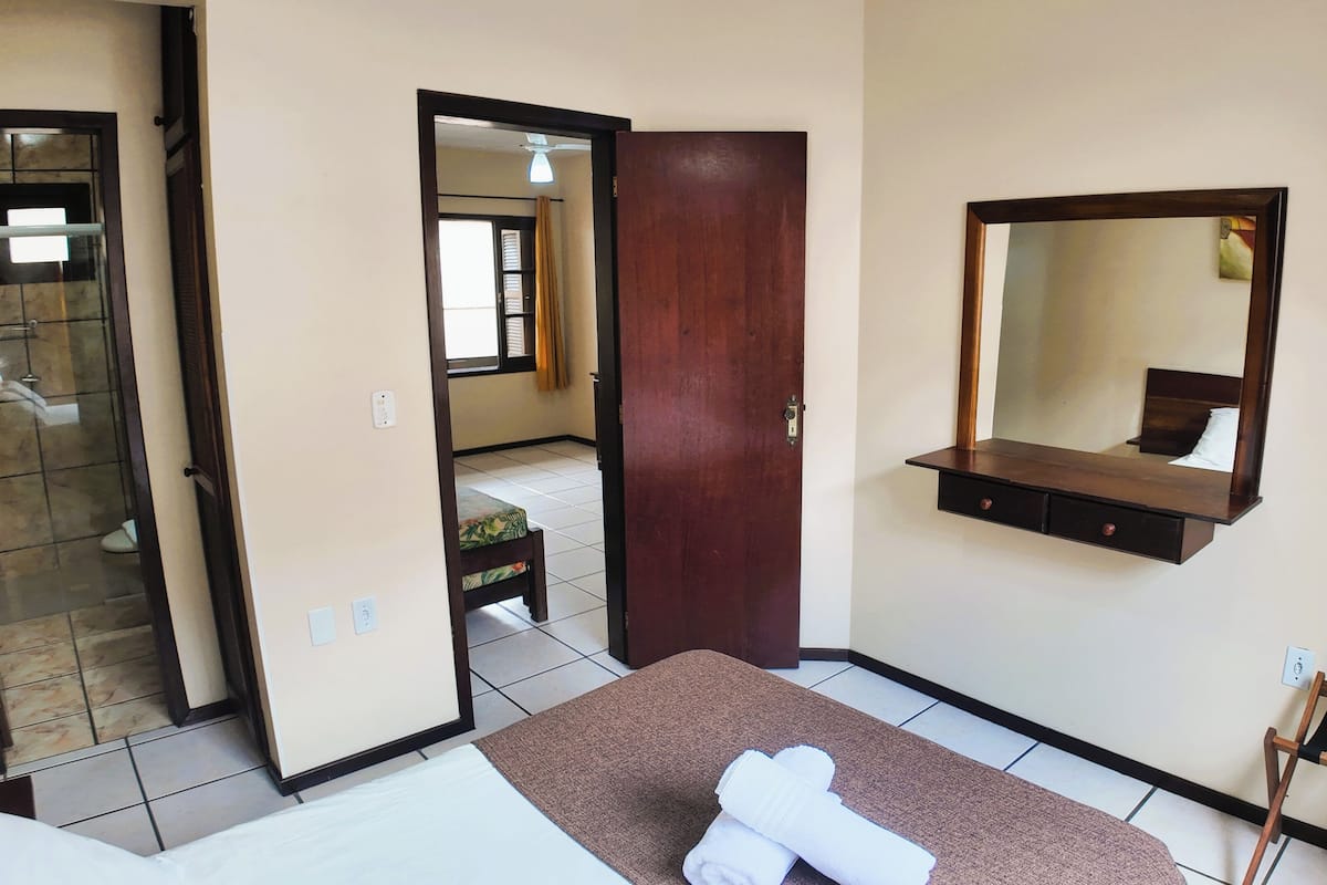 Ropa de cama de alta calidad y cortinas blackout