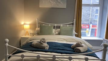 2 dormitorios, tabla de planchar con plancha, wifi gratis y ropa de cama
