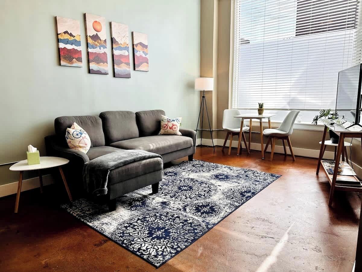 Stay Roanoke | Ground-floor Gem | Walk To It All - Roanoke, VA