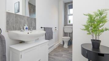 House, Shared Bathroom | Bathroom