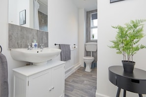 House, Shared Bathroom | Bathroom