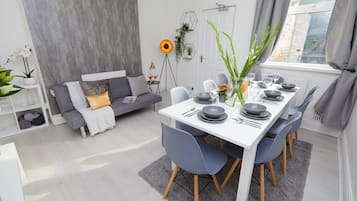 Casa, baño compartido | Restaurante