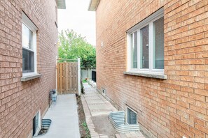 Exterior - GLOBALSTAY. Modern Family Basement in Mississauga (Mississauga)