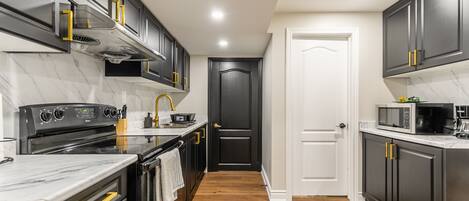 Family Apartment, 2 Bedrooms, Kitchen | Private kitchen | Full-size fridge, oven, stovetop, dishwasher