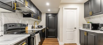 GLOBALSTAY. Modern Family Basement in Mississauga