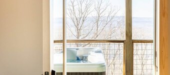 March DEALS+Some BrowViews+2 KingSuites+HotTub+Pet+GR8Coffee