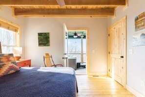 3 عدّة غرف نوم ومكواة/لوح كي وواي فاي وملاءات أسرّة