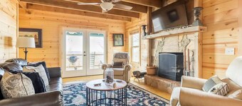 $149 Aug MidWeek SALE+Brow+2 KingSuites+HotTub+Pet+GR8Coffee