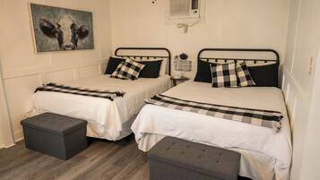 1 slaapkamer, een strijkplank/strijkijzer, gratis wifi, beddengoed