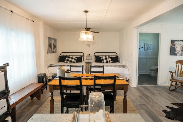 1 soverom, strykejern/-brett, wi-fi (inkludert) og sengetøy