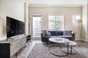 TV, stereo - Sleek Downtown 1BR w/ Gym, Roof Deck, near Pike St Market, by Blueground (Seattle)