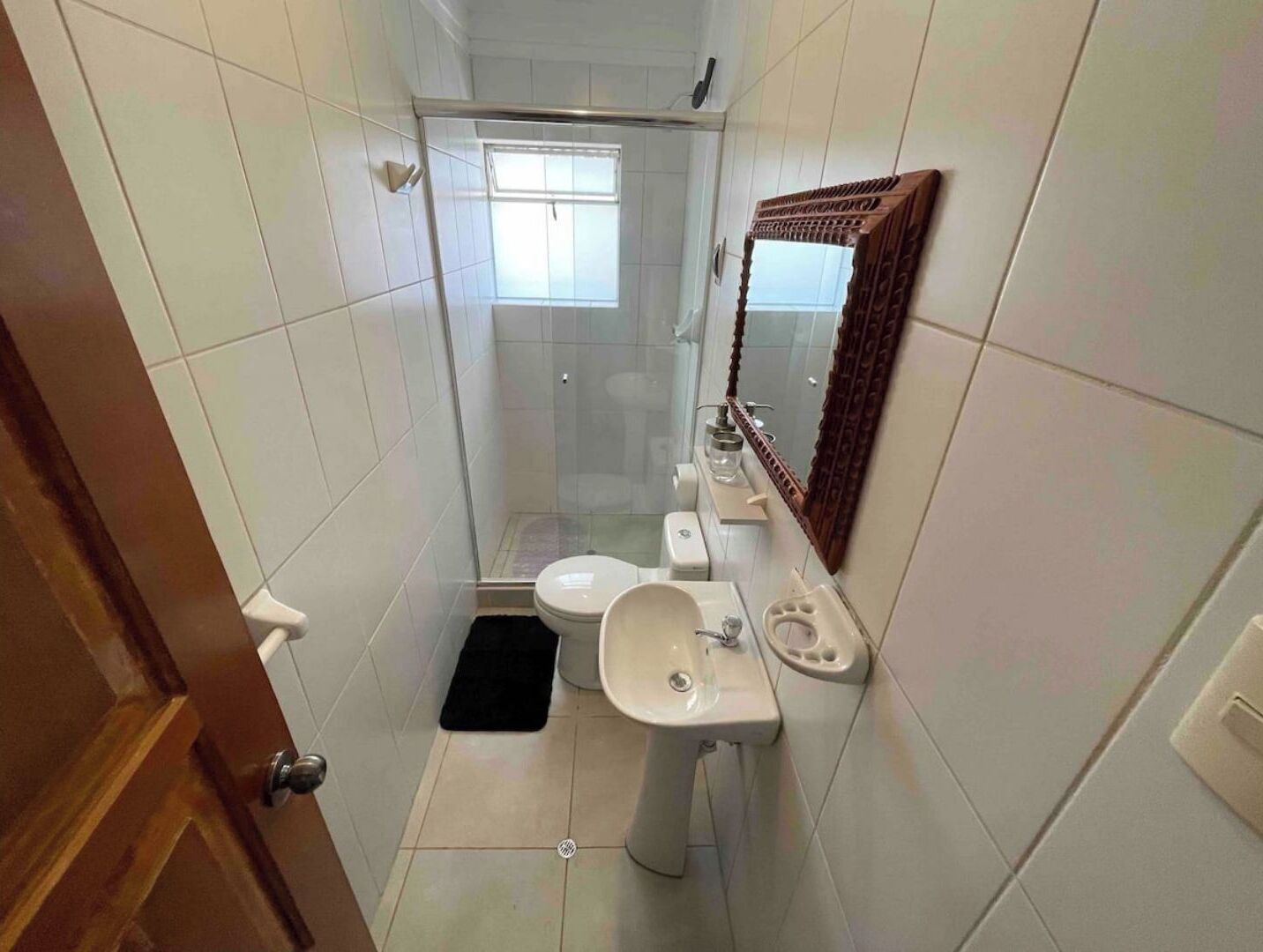 シャワー、ヘアドライヤー、タオル、石鹸