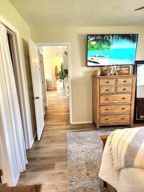 3 bedrooms, desk, iron/ironing board, free WiFi