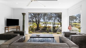 Smart TV - Lahinch Beach House 32 (Torquay)