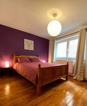 2 bedrooms, travel cot, free WiFi, bed sheets