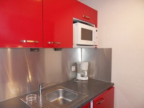 Réfrigérateur, micro-ondes, four, lave-vaisselle