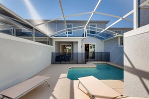 Piscina interna, piscina aquecida