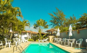 Outdoor pool, open 10:00 AM to 8:00 PM, pool loungers - Pousada Jardim de Buzios (Búzios)