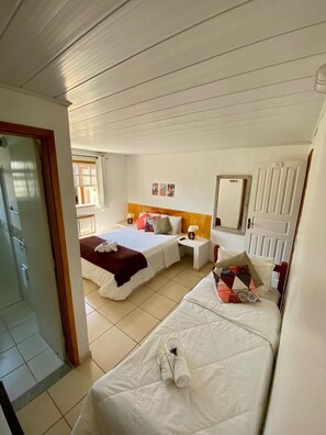 Classic Triple Room | Minibar, free WiFi, bed sheets - Pousada Jardim de Buzios (Búzios)
