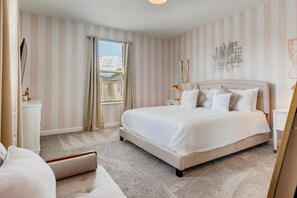 5 habitaciones, tabla de planchar con plancha, cuna de viaje y internet 