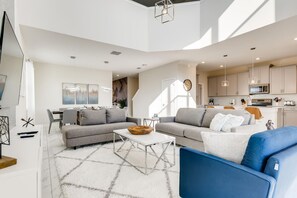 TV, fireplace, stereo - 871 DS - Exquisite 5BR Retreat with Pool (Four Corners)