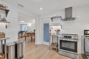 Kühlschrank, Mikrowelle, Geschirrspüler