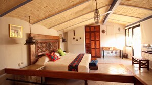 Jade | Individually decorated, individually furnished, free WiFi, bed sheets - Hotel Boutique Casa Copal (Ajijic)