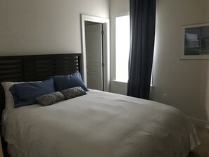 4 bedrooms, desk, travel cot, WiFi