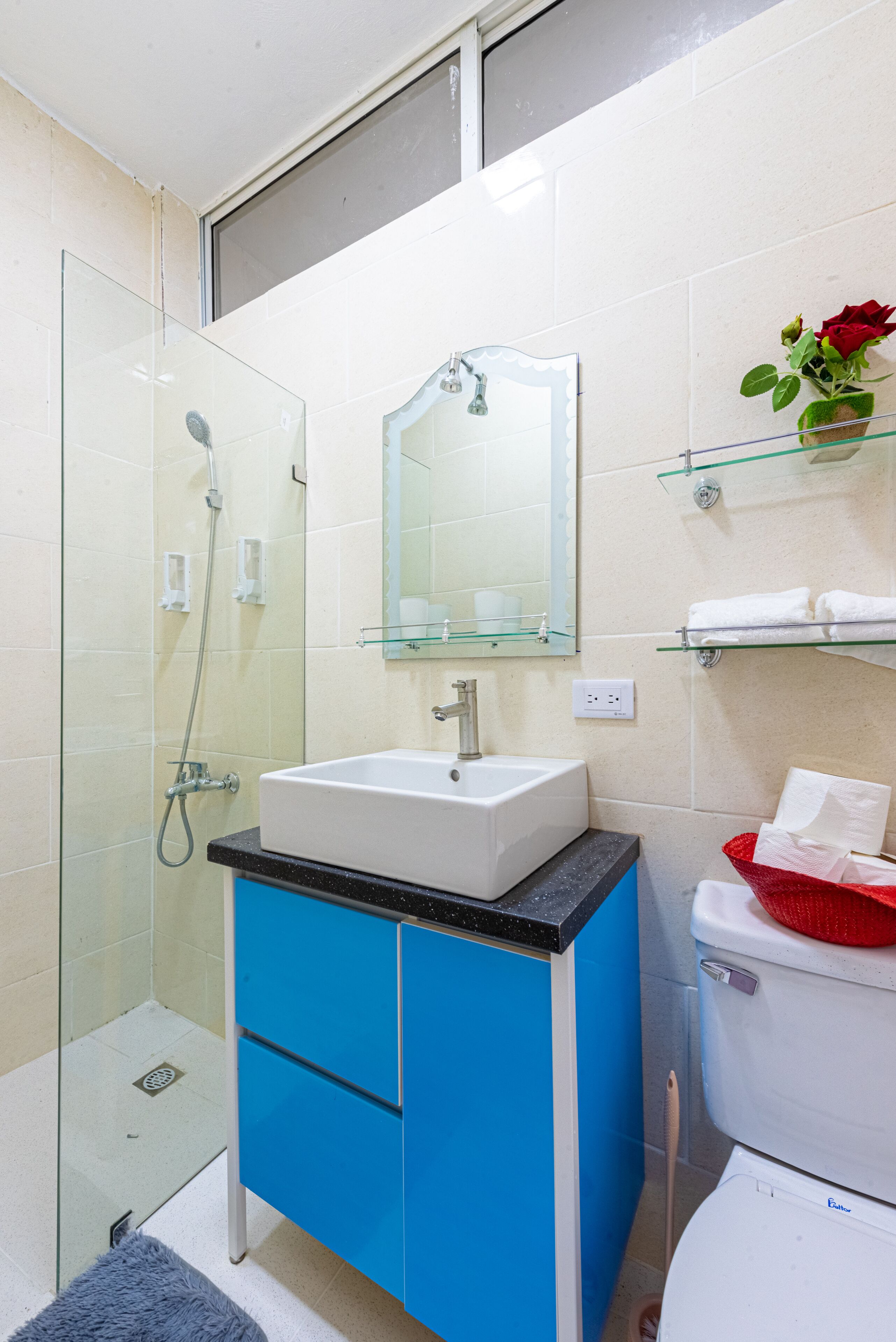 Superior Studio Suite | Bathroom | Combined shower/tub, towels, soap, shampoo