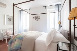 4 chambres, fer et planche à repasser, accès au Wi-Fi (inclus)