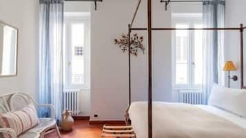 4 bedrooms, iron/ironing board, free WiFi, bed sheets